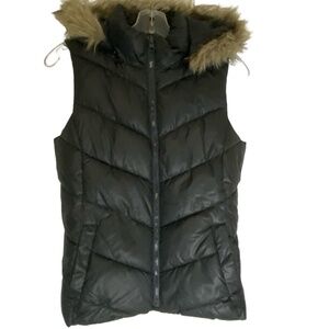 Gap Womens Black Faux Fur Lined Hooded Zip Up  Puffer Vest. Sz- XS